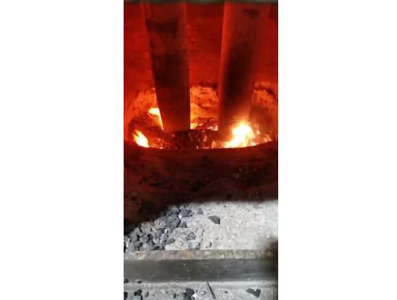 电弧炉冶炼现场视频